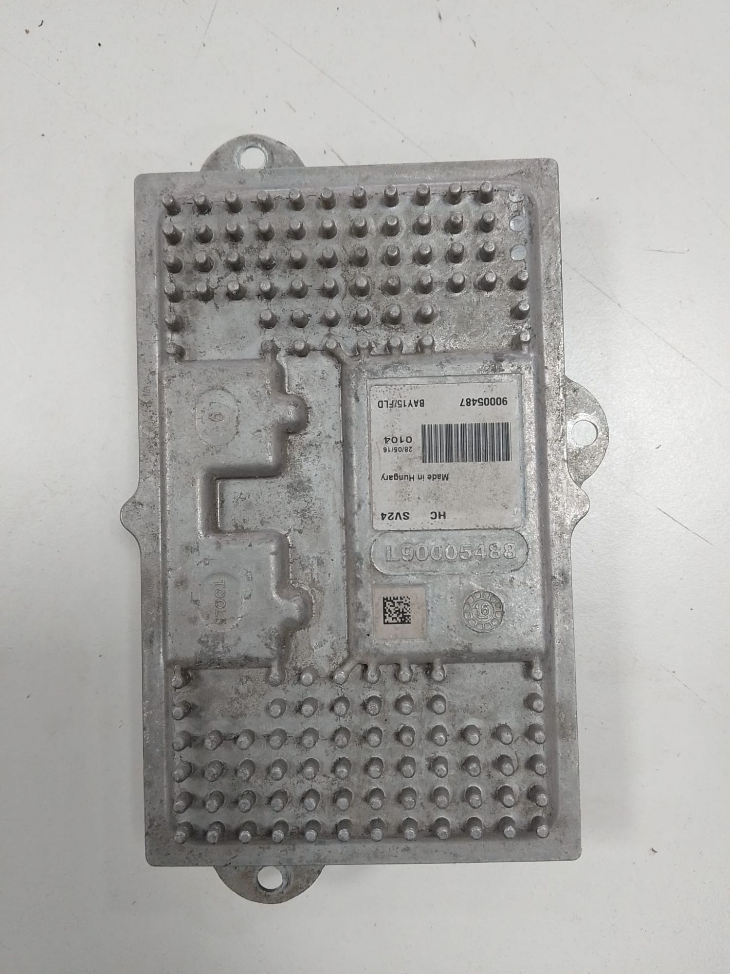 FORD MONDEO FAR BEYN�